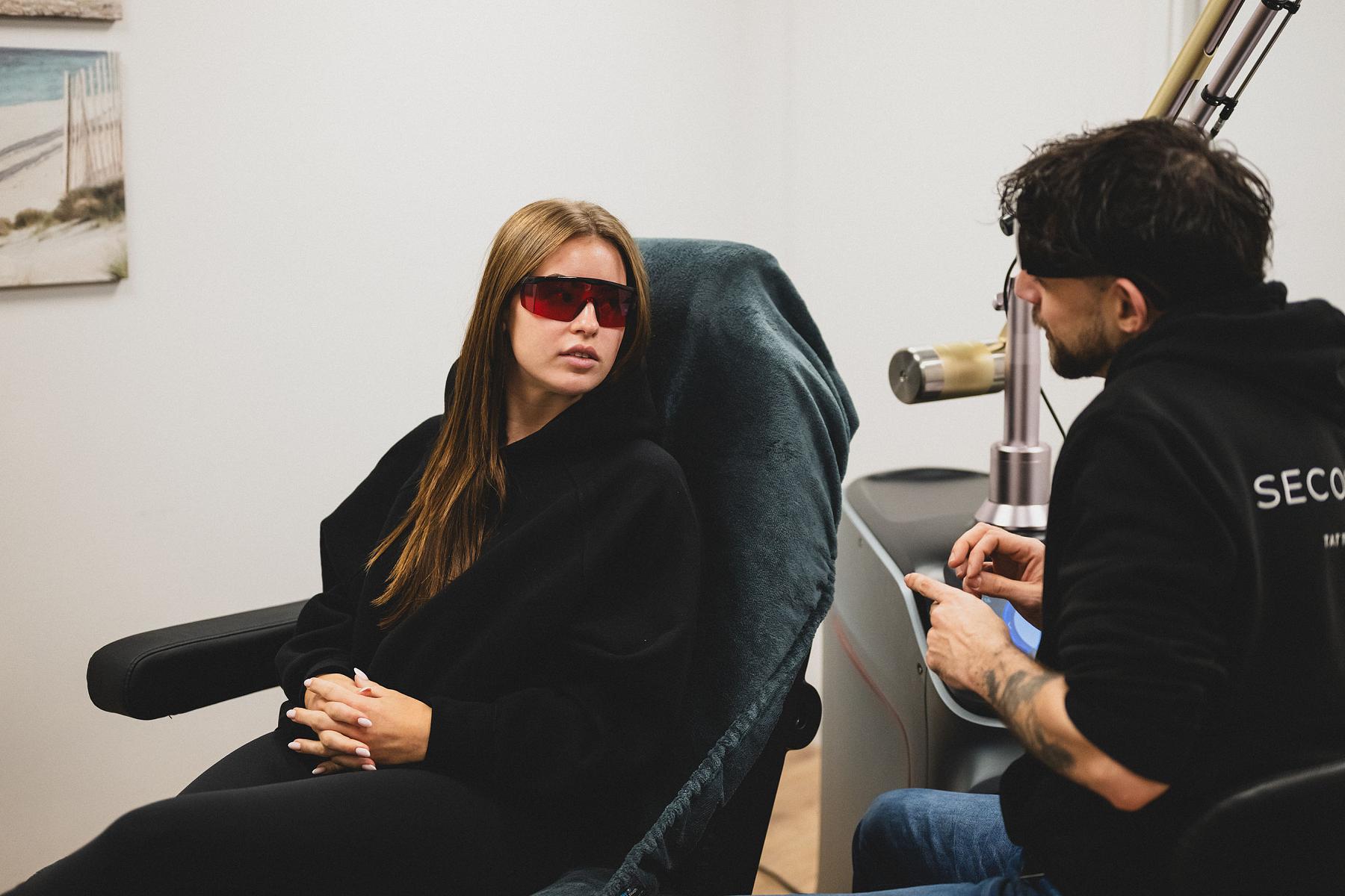 li8 3819 lilian fotografie second skin tattoo remolval leiden daan 2026 02 02