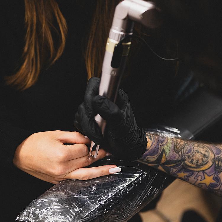 li8 3860 lilian fotografie second skin tattoo remolval leiden daan 2026 02 02